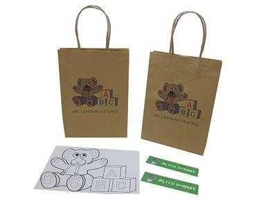 Tasche aus Kraftpapier mit Kordeln